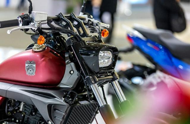 力帆推出全新太子车,颇具质感,150cc水冷,方灯直把,炮筒排气