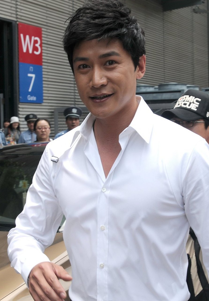 多年后,他重返舞台,参加综艺节目披荆斩棘3,挑战自我.