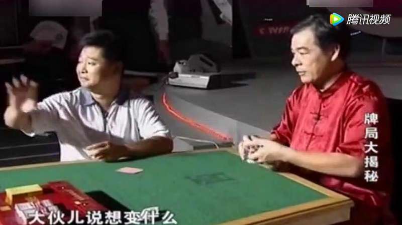 千术揭秘:反赌大佬郑太顺展示千术,牌在主持人手里是怎样变的?,娱乐,魔术杂技,好看视频