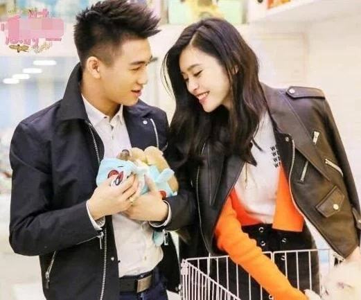 窦骁,何超莲公布恋情,前女友被扒,网友:关系太混乱了