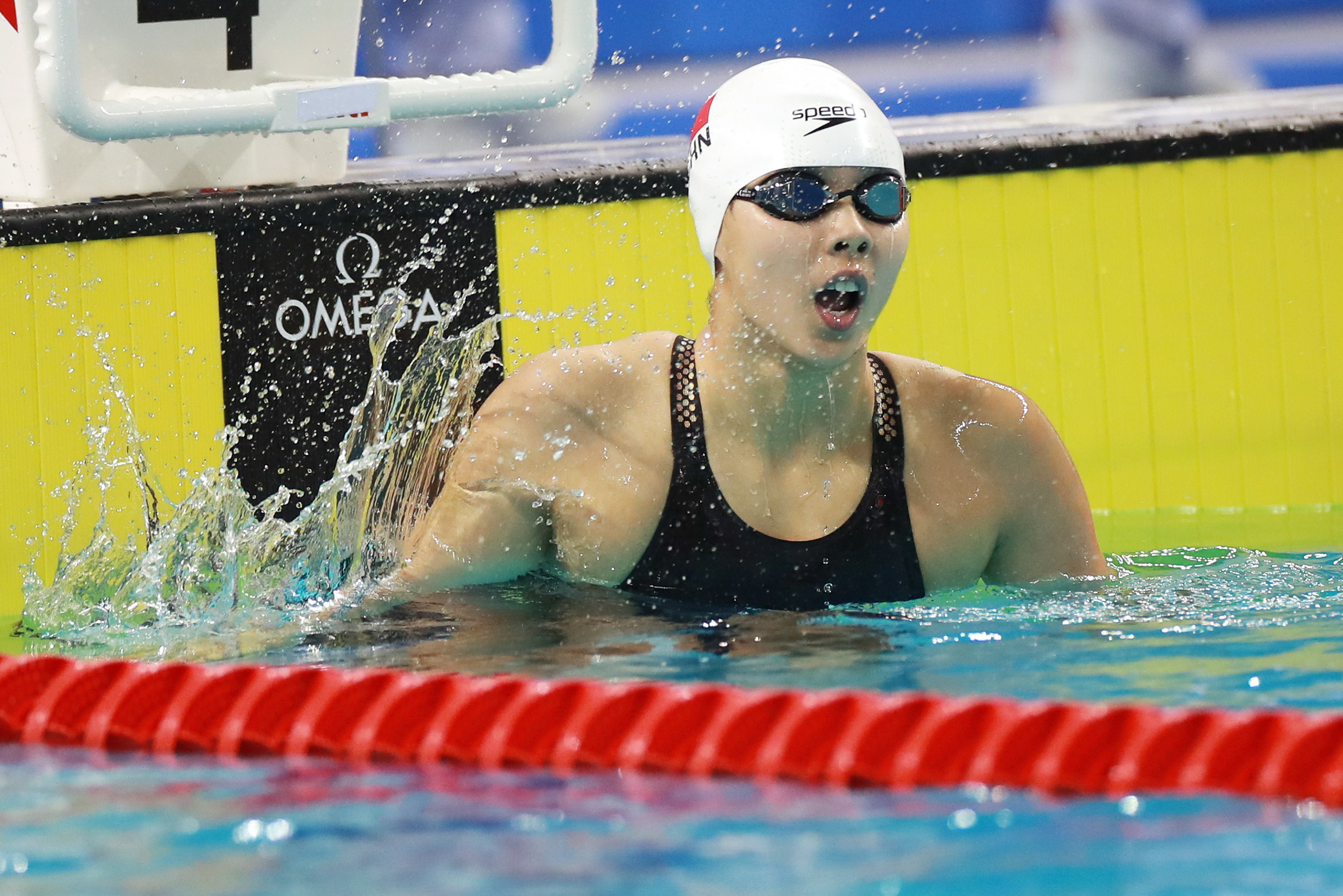 游泳——女子200米自由泳:中国选手杨浚瑄获得金牌