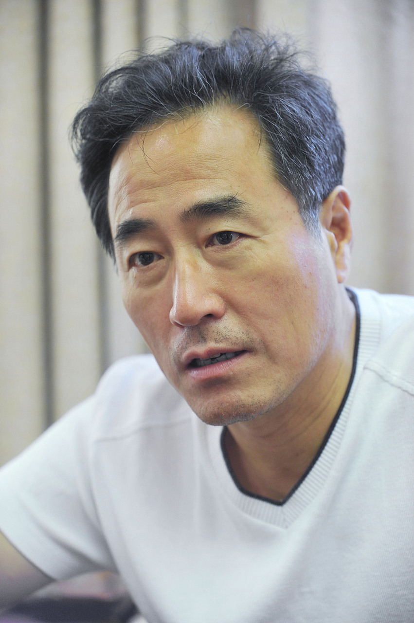 1987年,徐帆刚开始北漂时,常常到杨立新家蹭吃蹭喝,杨立新一家不是给