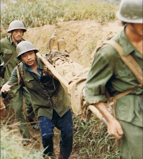 对越自卫反击战纪实:烈士的鲜血把这条千米小路染红了