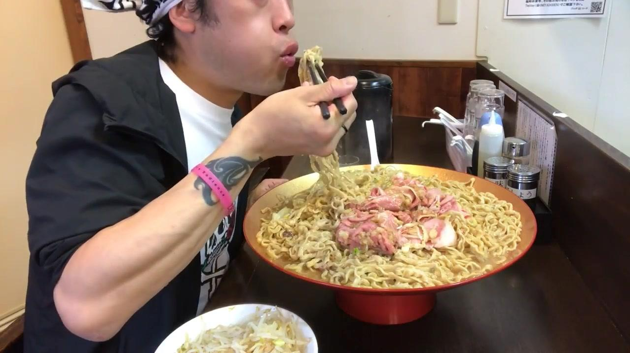 为何日本人吃拉面总是发出声音?得知真相后,网友:默默接受了!