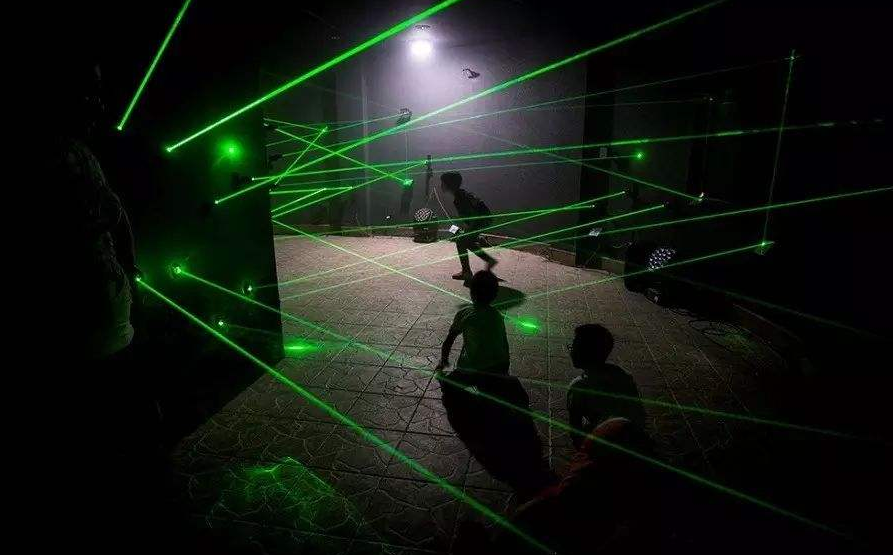 旅游景点:美国大片里面的激光密室想不想体验一下