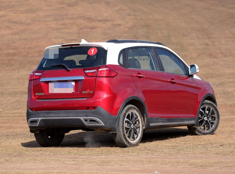 很符合家用风格,智尚s352016款 1.5l 精英版,又富有年轻气息的