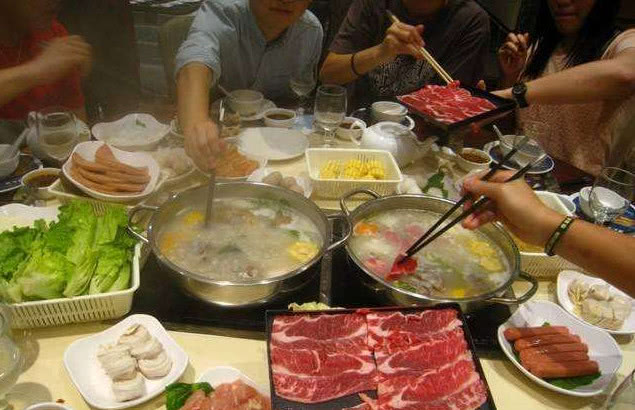 聚餐吃火锅时,旁人最难以忍受的几种行为,你有中招吗