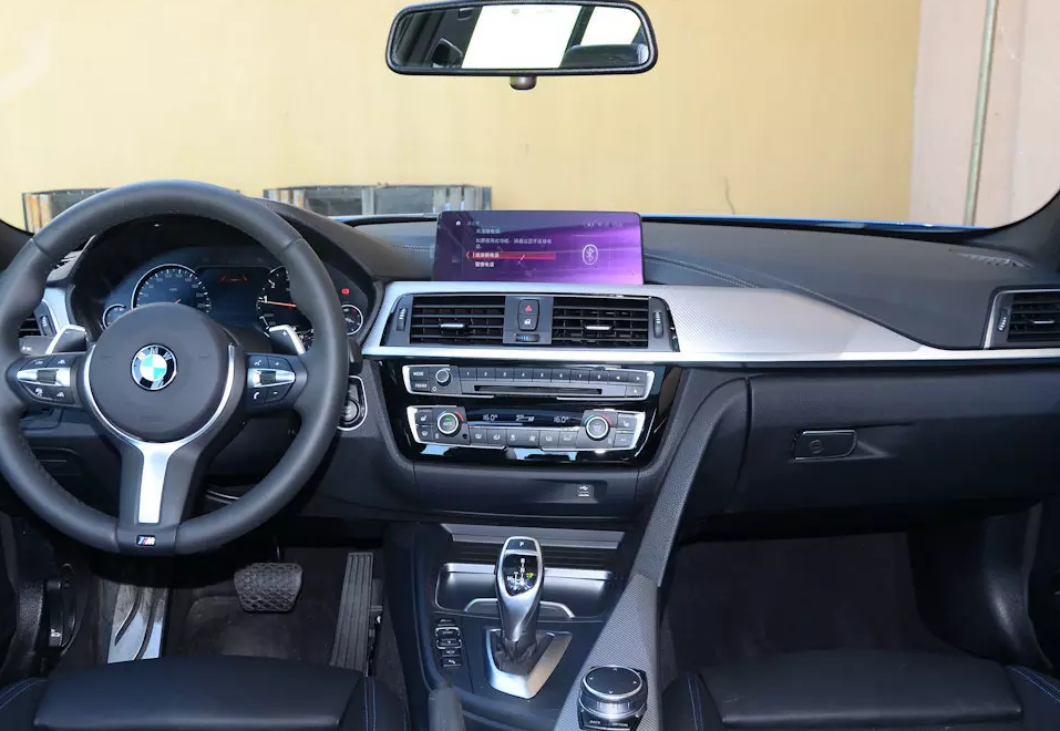 集性能舒适于一身的宝马3系,卓越的设计,你值得拥有