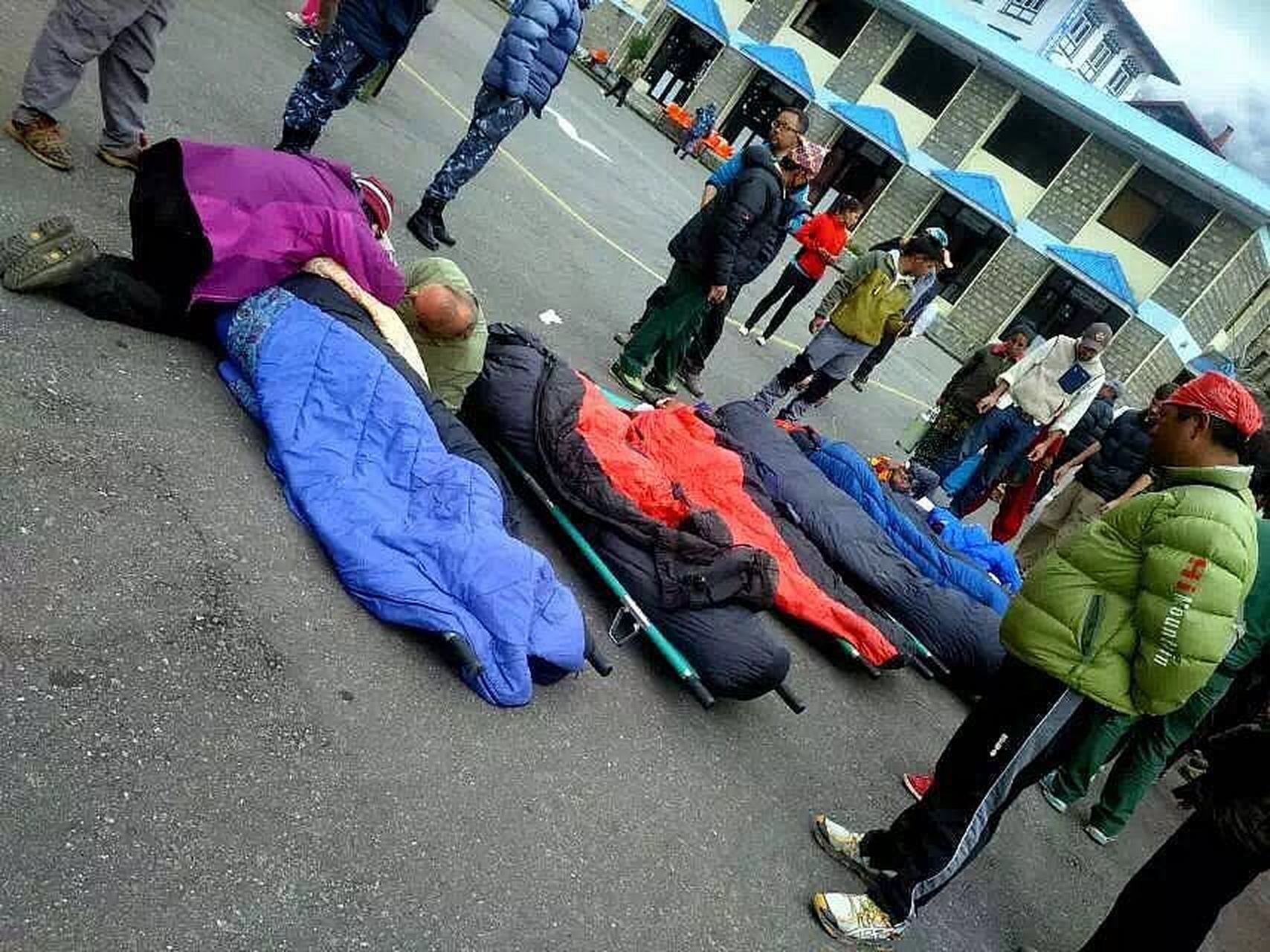 一名学生突然晕倒后不幸身亡,引发了广泛关注和深思