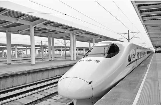 雅眉乐自城际铁路是完善成渝经济区城际铁路网的重要组成部分,将填补