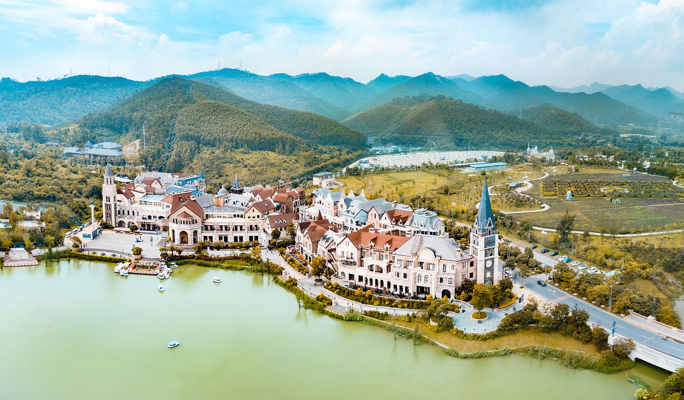 湖州原乡小镇,坐落在浙江省湖州市妙西西塞山风景区核心区.