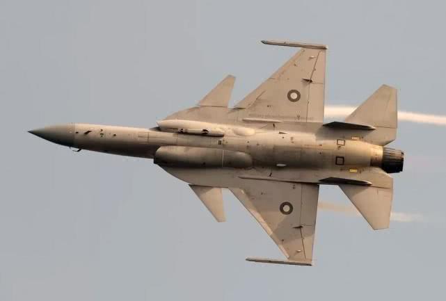 中巴合作枭龙战斗机,改进2次价格上涨一倍,客户还称厚道