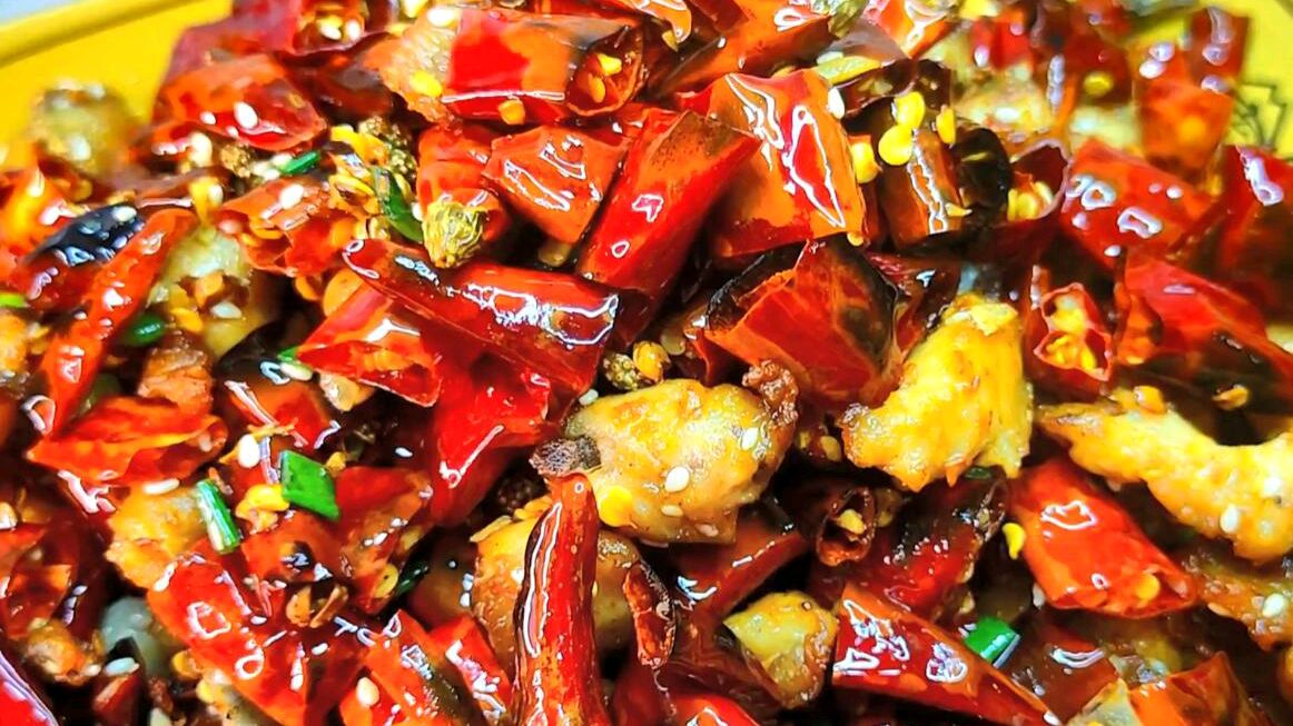 重庆辣子鸡的正宗做法,麻辣鲜香,又麻又辣超过瘾,做法如此简单