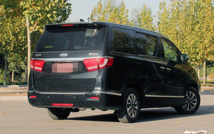 外观时尚潮流的江淮汽车-瑞风m6,整车设计很细心,气场也非常足