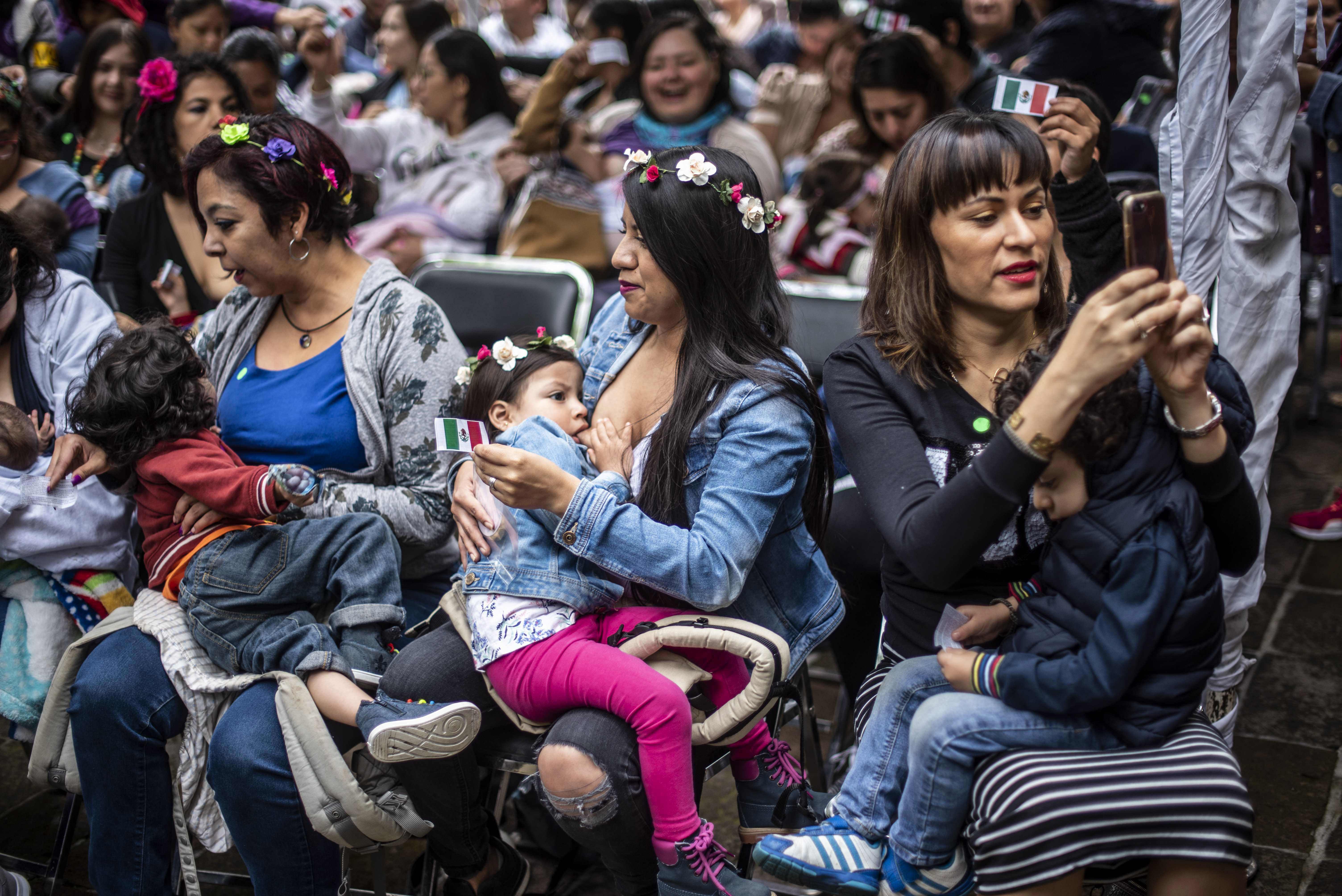 墨西哥举行"世界母乳喂养周"活动(4)