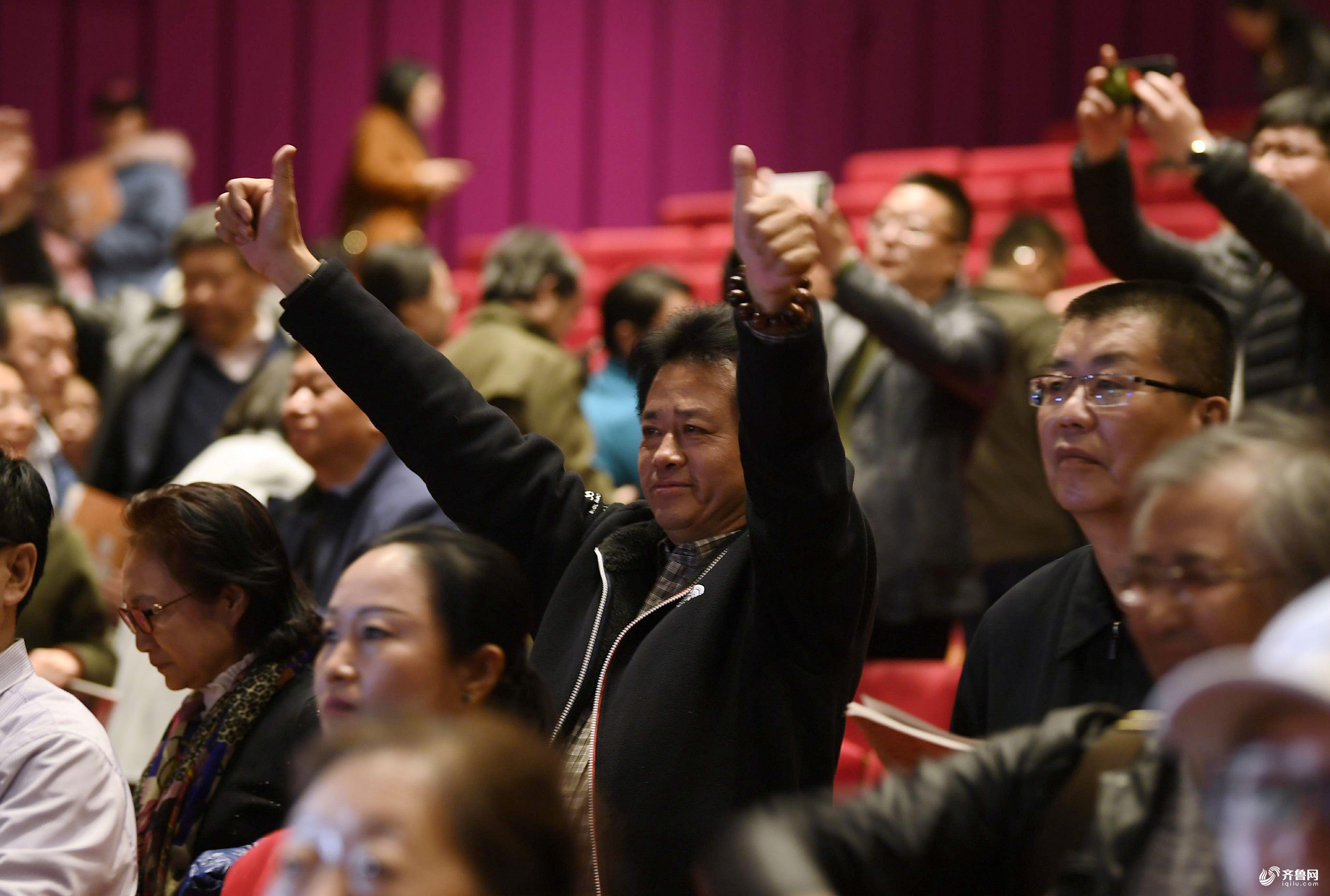 组图:看哭了!《沂蒙山》京城震撼首演,谢幕后观众含泪不离场