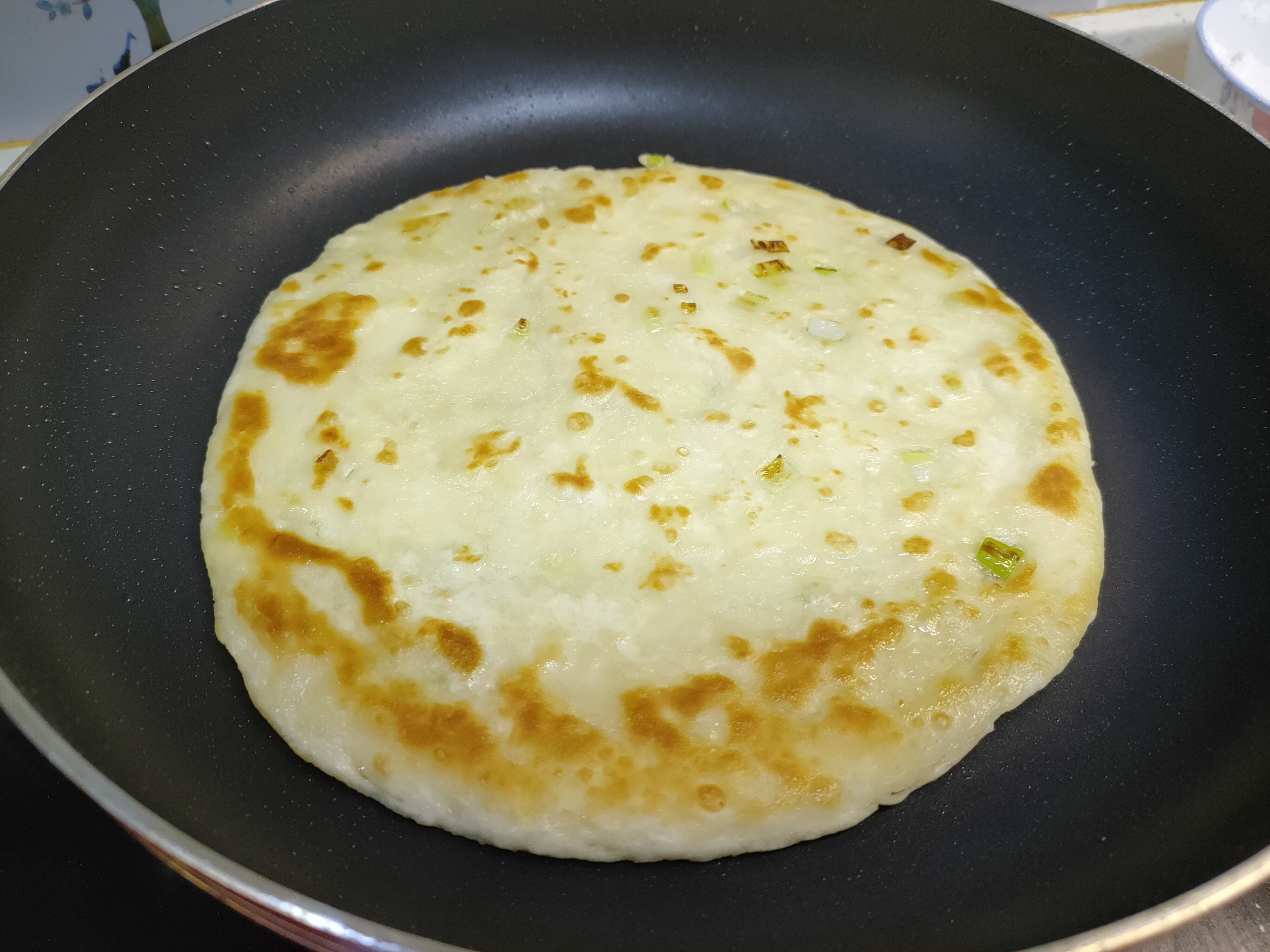 做烙饼,开水烫面还是凉水和面?都不对,教你正确做法,柔软好吃