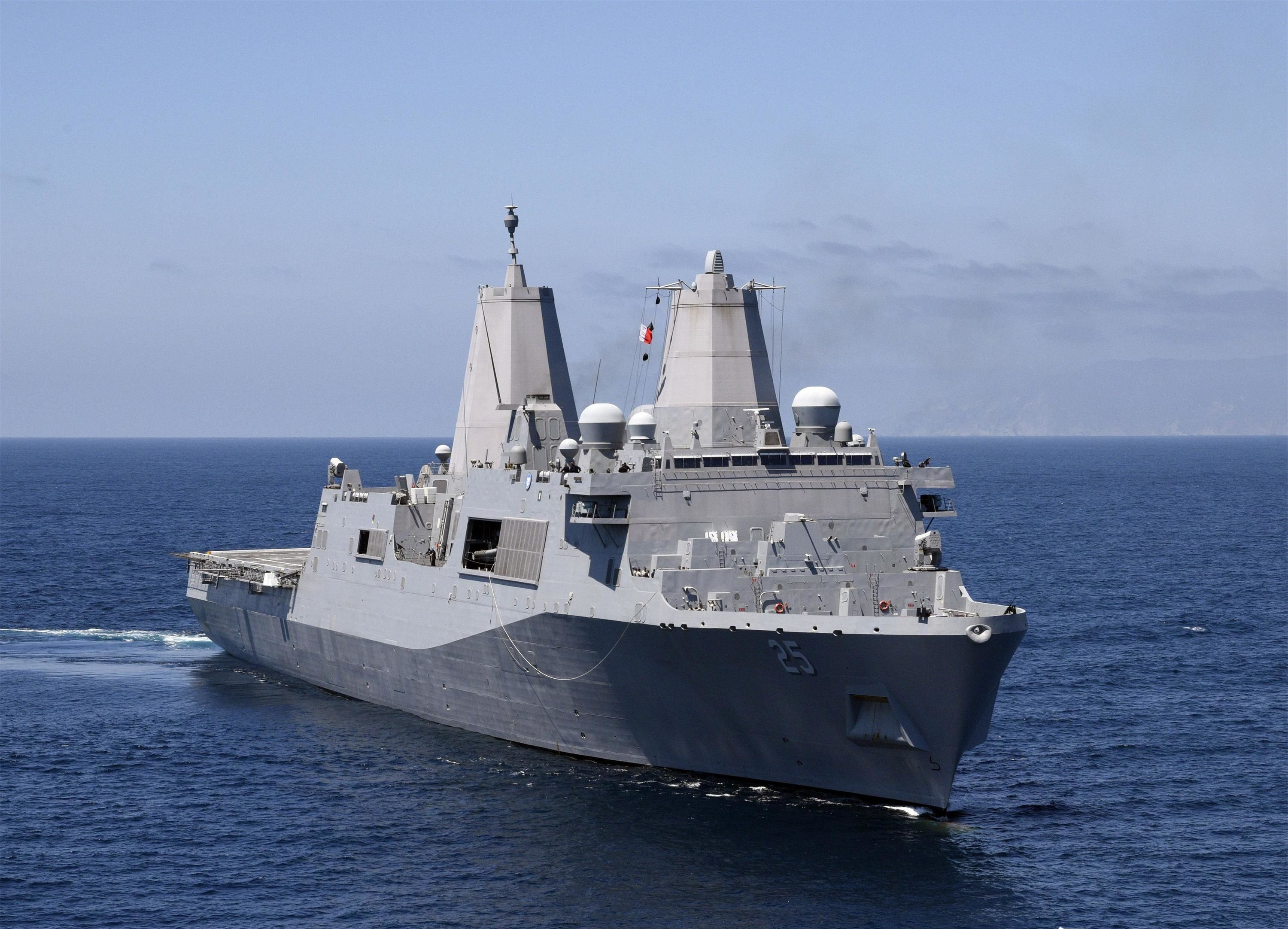 圣安东尼奥级的飞行甲板与机库收容设施进一步扩大,能操作海军陆战队