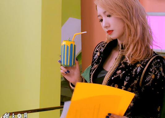 孟美岐真实颜值曝光,化眼妆像变个人,网友:眼睛和yamy有一拼!