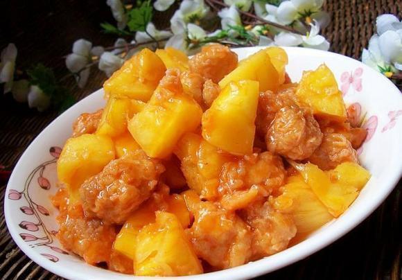 跟闺蜜去吃饭,点了一份菠萝古老肉,吃了一次就爱上了