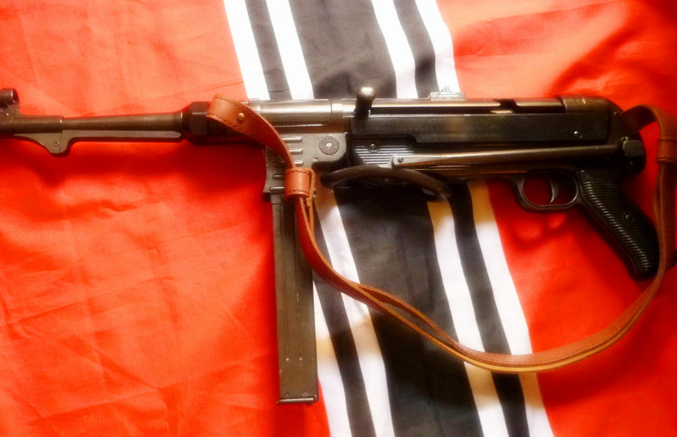 mp40冲锋枪大名鼎鼎 被称为纳粹 的镰刀 是一种能够大量生产的冲锋枪