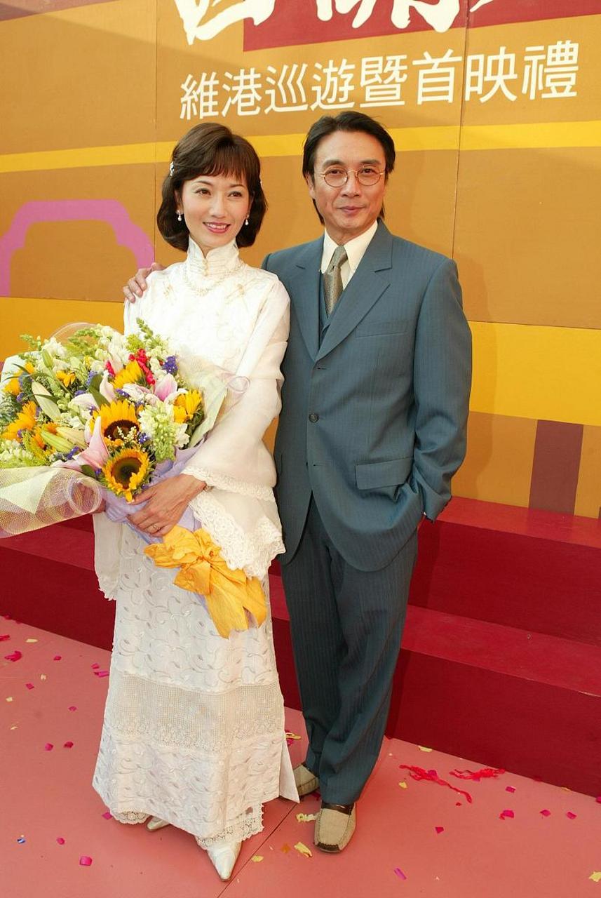 当年,刘松仁恋上年轻的泰国空姐,热恋后,空姐迟迟不愿和刘松仁走到一