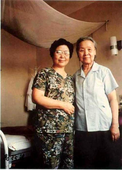 豫剧大师陈素真回忆录——《情系舞台》