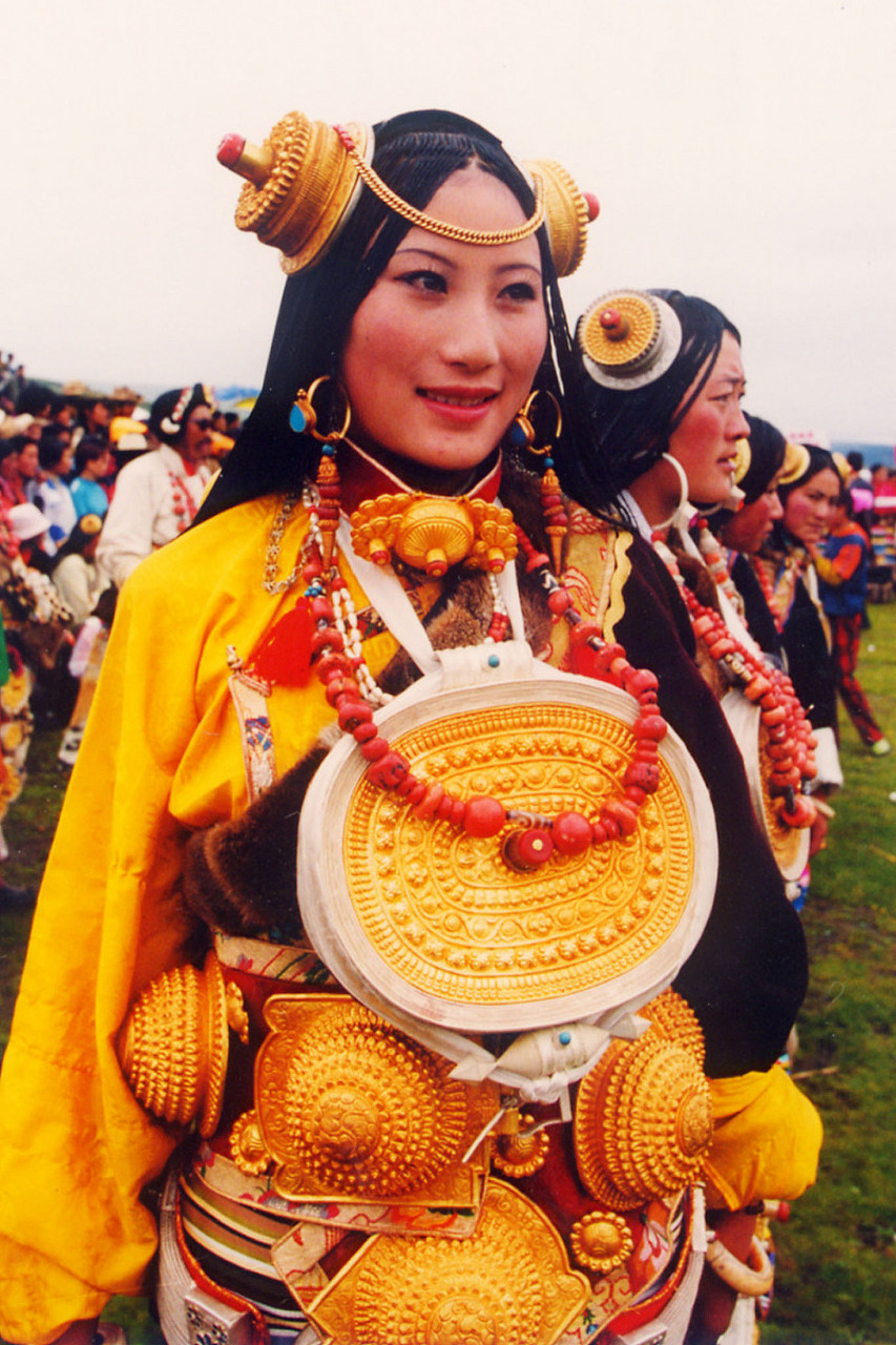 格萨尔王有一次要去闭关修炼