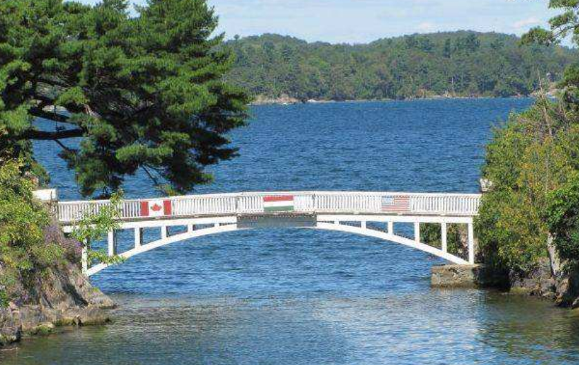 世界上最短的跨国大桥:连通两国却不足10米,由美国一富豪修建