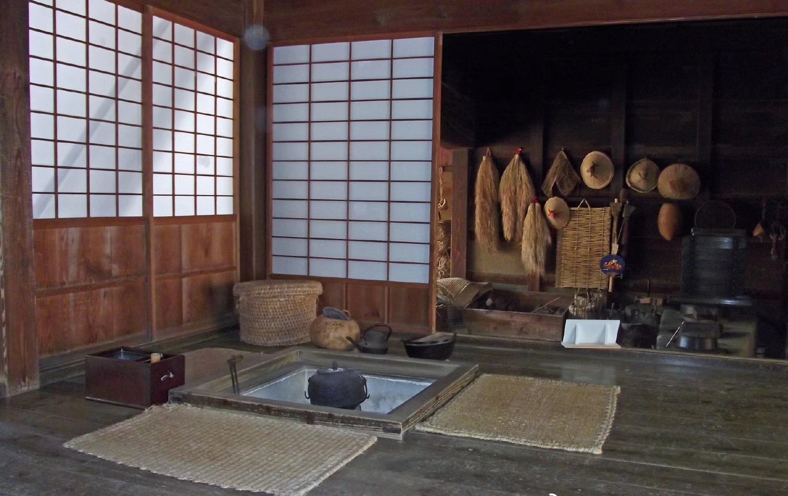 日本传统住宅中特有的设施——地炉