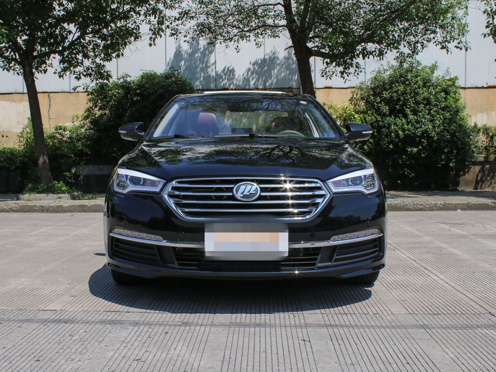 设计相当出色的力帆-820,车身优美饱满,怎么可以这么酷!