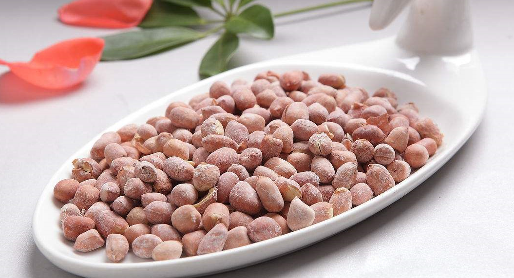 盐炒花生味道美味,非常下酒的菜肴,香脆味道吸引人