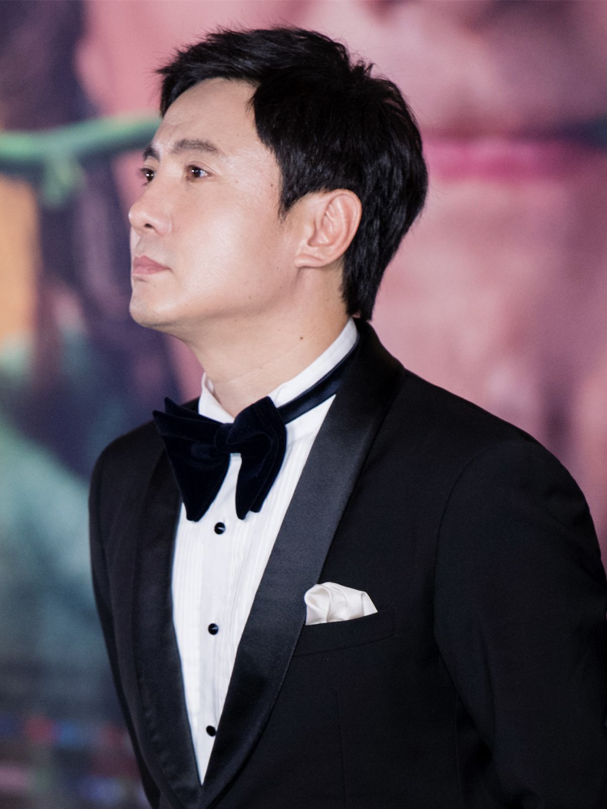 沈腾有次在洗浴中心洗澡,他正站在那边淋浴,结果有个洗浴中心的经理认