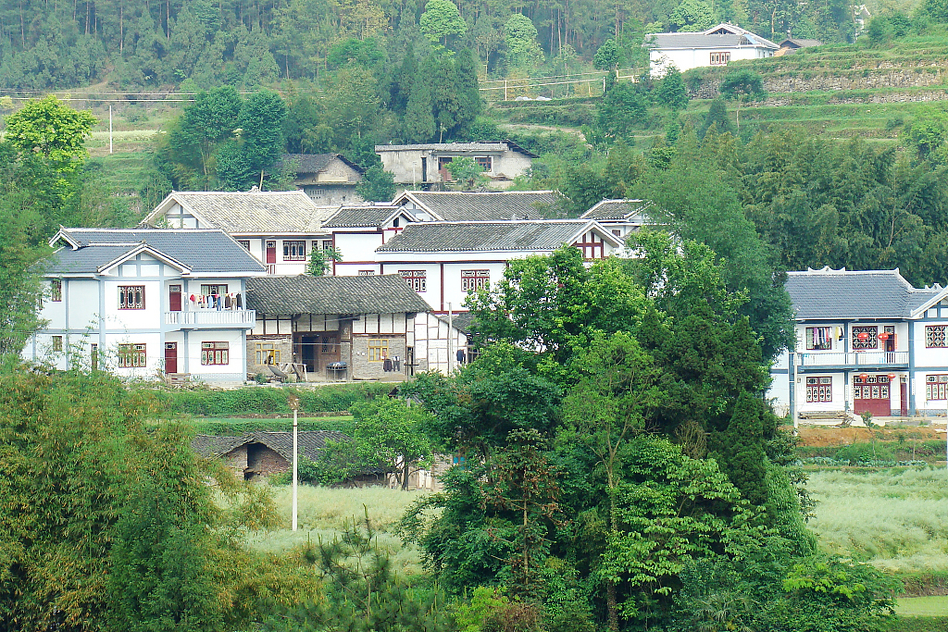 贵州省遵义市湄潭县鱼泉镇偏岩塘新农村风景.