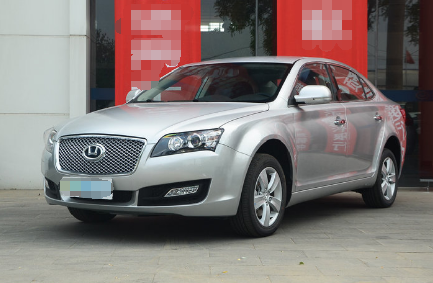 华泰iev230前排乘坐空间感觉还是很不错的,空间大,同级别相比大得多