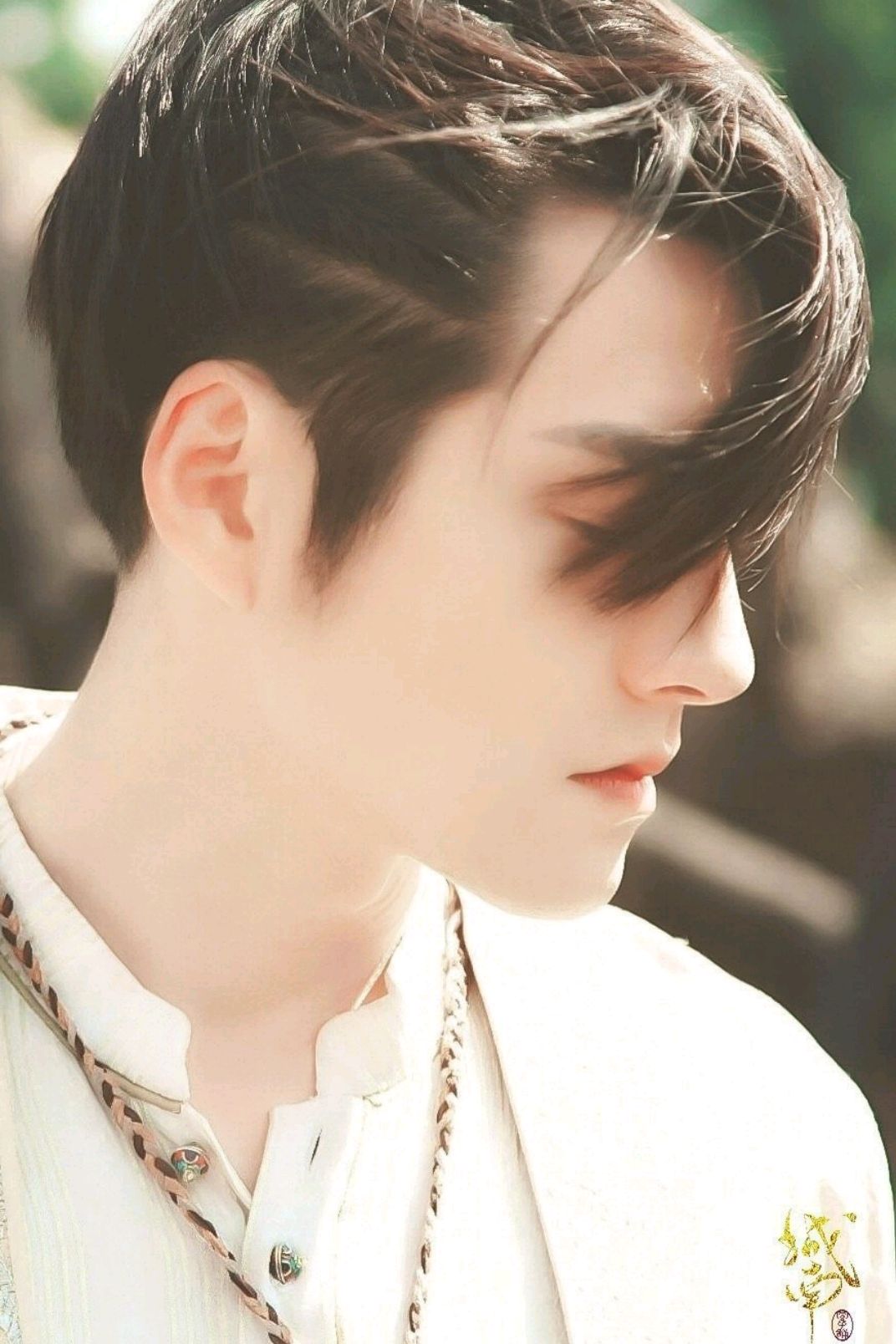 严屹宽七张最帅侧颜照,图二清秀,图五高贵,最后一张男友力爆棚