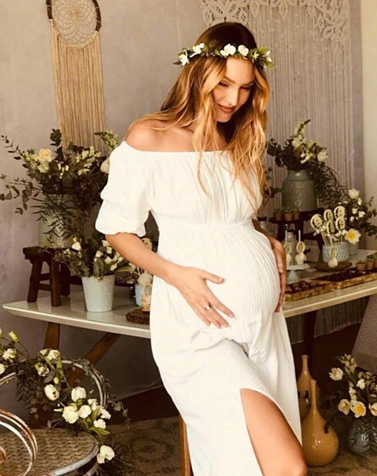 维密天使孕肚照,真的只胖肚子?糖糖母子超有爱,她却美若仙女!