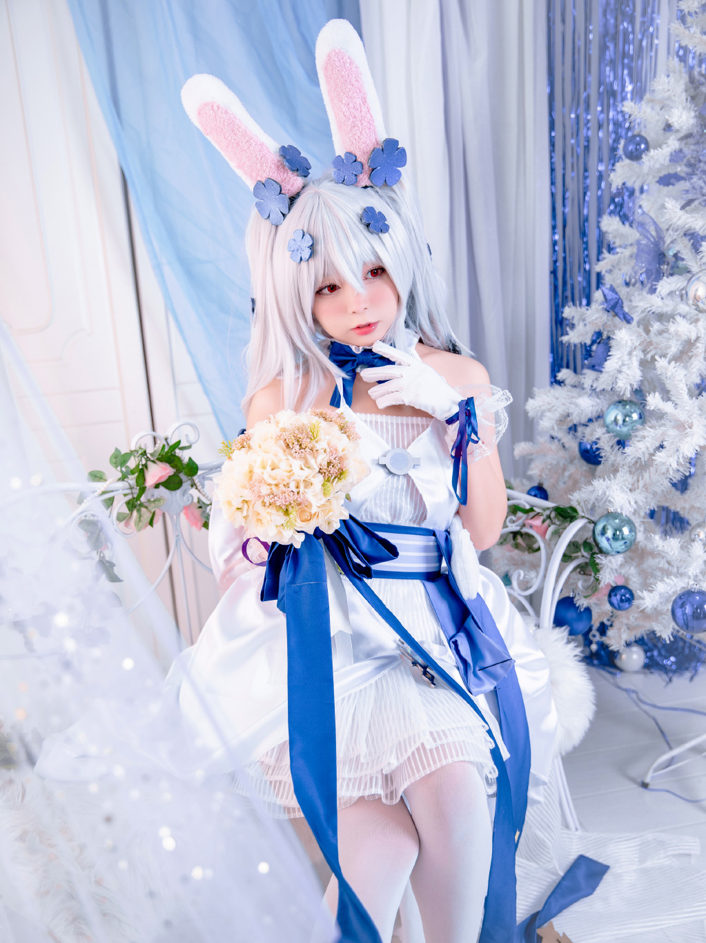 碧蓝航线拉菲cos:指挥官,这个耳朵不是真的,请不要再盯着看了