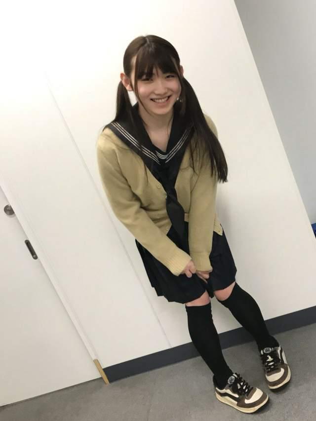 21岁伪娘穿水手服抽烟样子创造另类萌点,可爱扮装连女生都羡慕