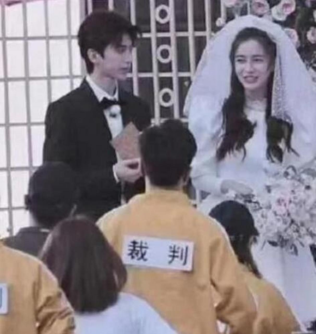 周五cp被拆散?杨颖穿婚纱,与蔡徐坤同框太甜蜜,比偶像剧还甜!