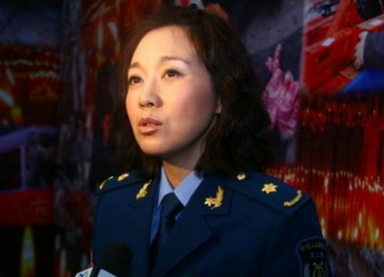 当过兵的女明星,刘涛在部队是喂猪,闫妮团级,她军衔是最高的!