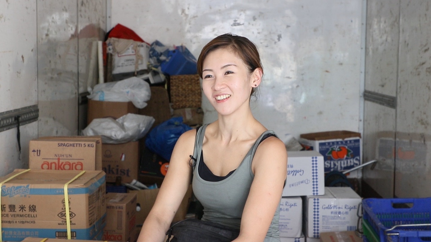 "港版罗拉"朱芊佩自爆其辛酸经历,网友邀请她北上发展!