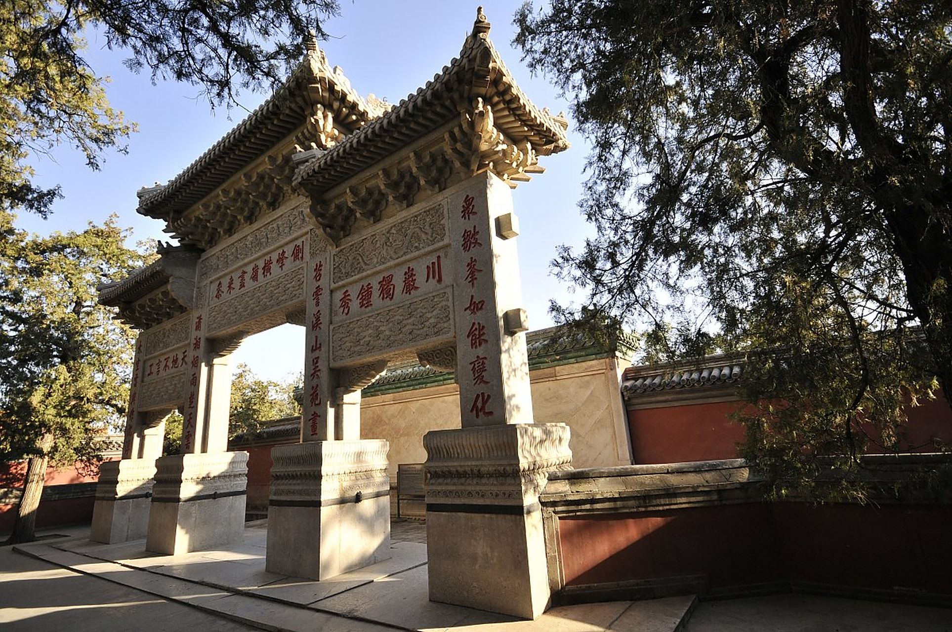 岱庙位于中国山东省泰安市,是泰山脚下的一处著名历史文化景区.