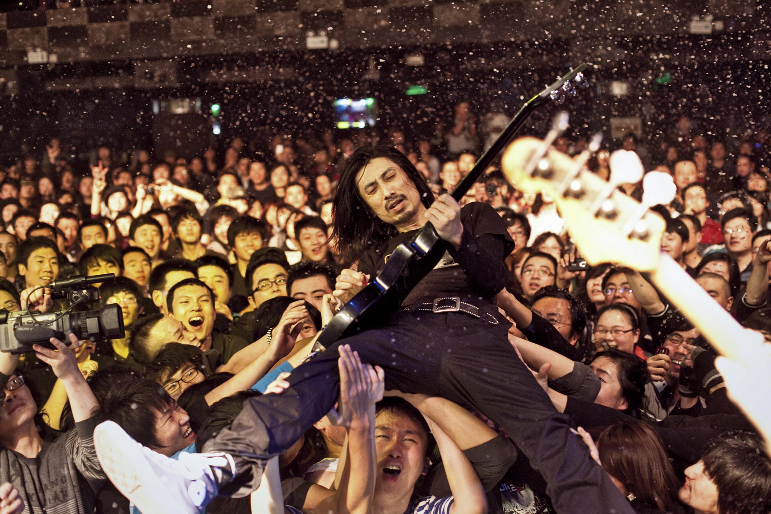 谢天笑演唱会再出状况!观众被要求退票,网友:就不能消停会儿?