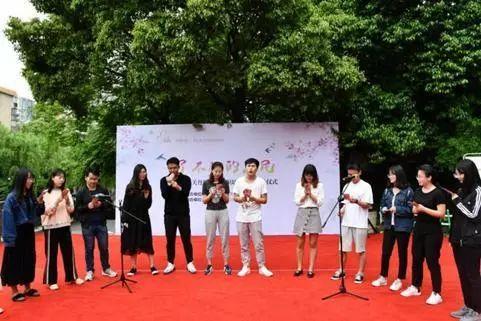 公益女神徐越倩:将实践带入课堂,突破教育"围墙"