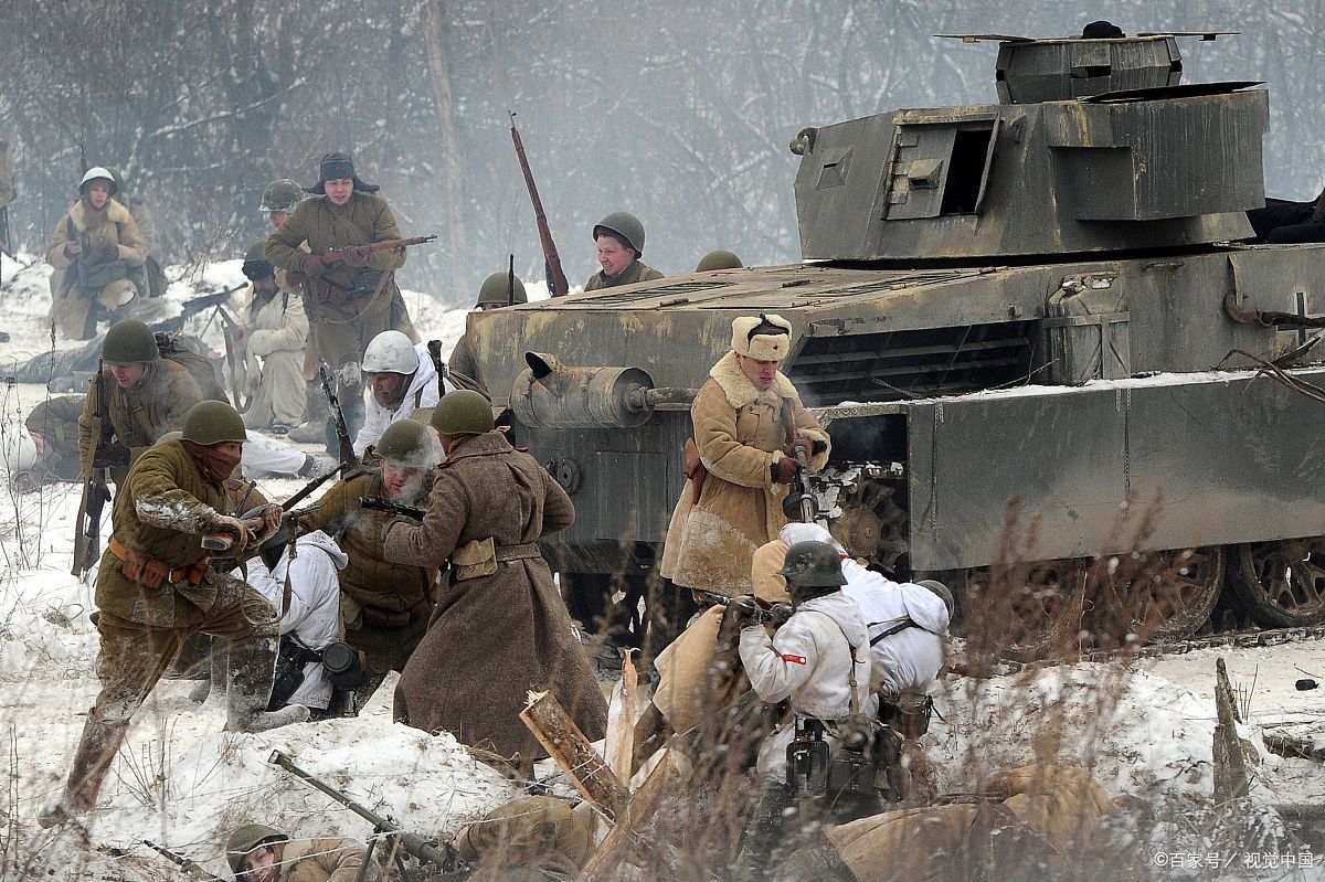 战争就相当于两个人打架,打赢了就会获得对面所有的钱,然后去医院治疗