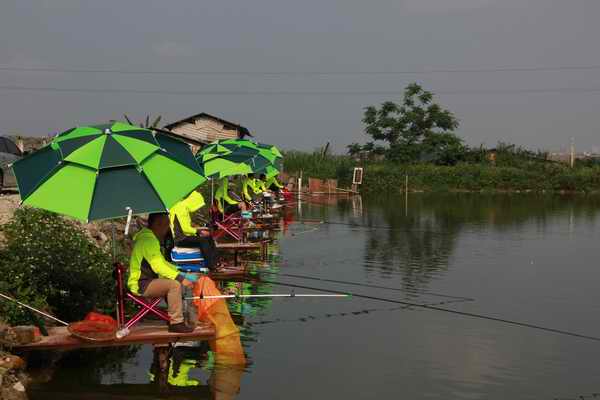 用钓浮的方法钓草鱼,水线多长合适?钓半浮究竟用多长的水线?