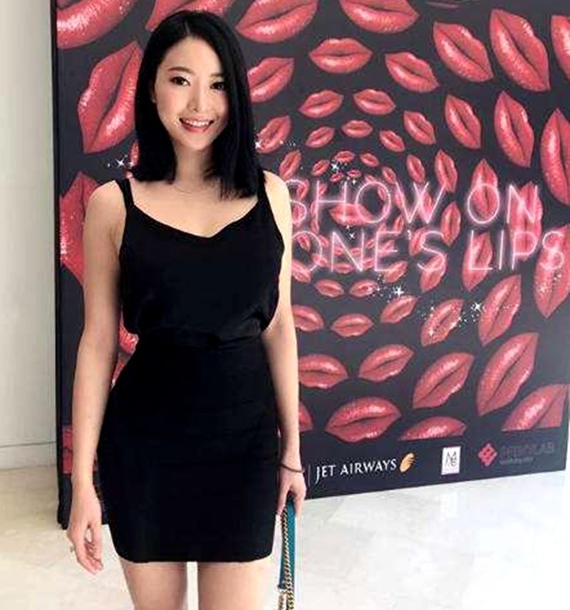 刘强东事件当事女主照片曝光,身材楚楚动人,和奶茶妹妹截然不同