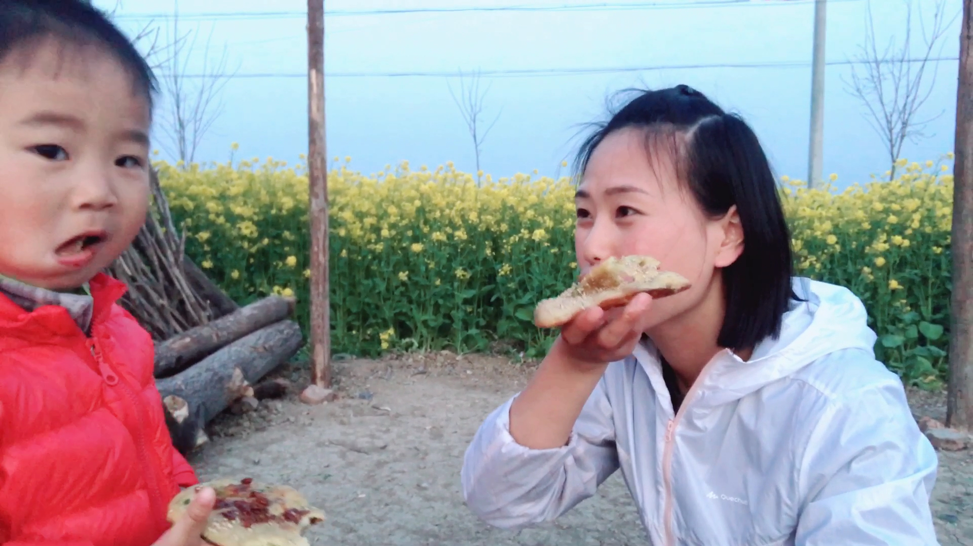 乡村没有烤箱,小明妈用土灶也可以做出美味早餐香酥烧饼