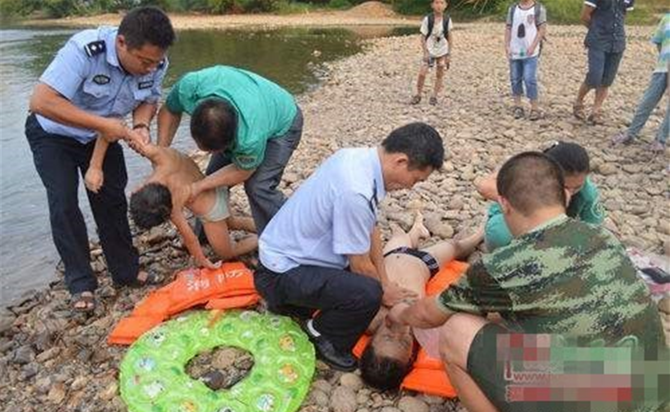 儿子溺水身亡,夫妻伤心移居国外,十年后回国意外得知当年真相
